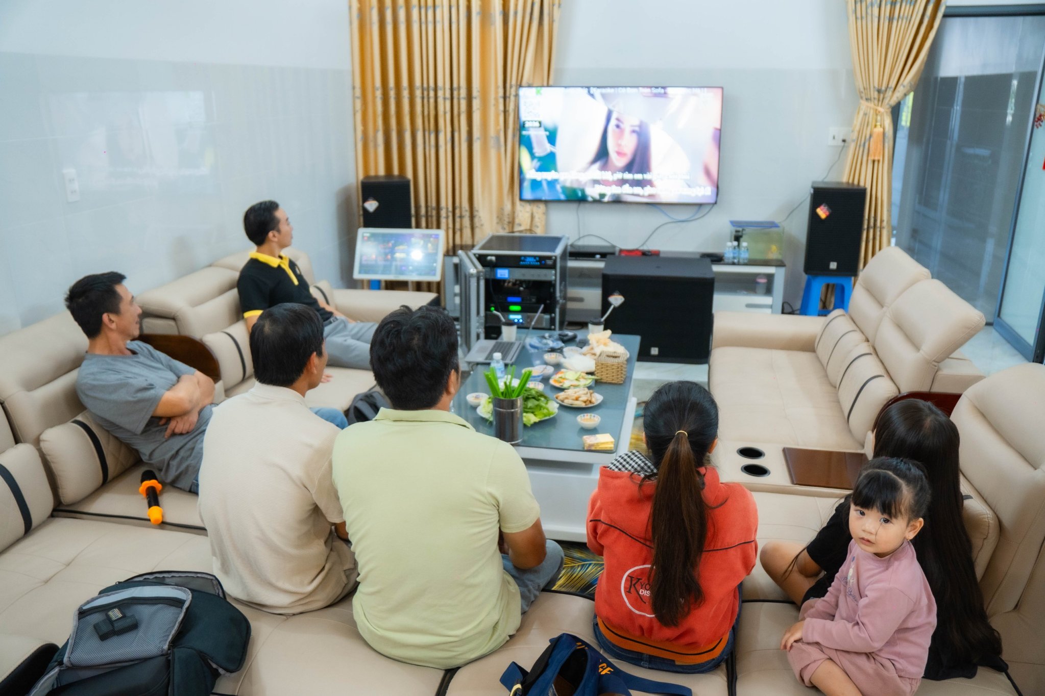 Khách hàng Mạnh Vũ đánh giá về sản phẩm Dàn karaoke JBL TT162: (JBL KPS2, Vatasa T900 New, Vatasa V8Pro, DT Lion406, Polk Audio HTS12)